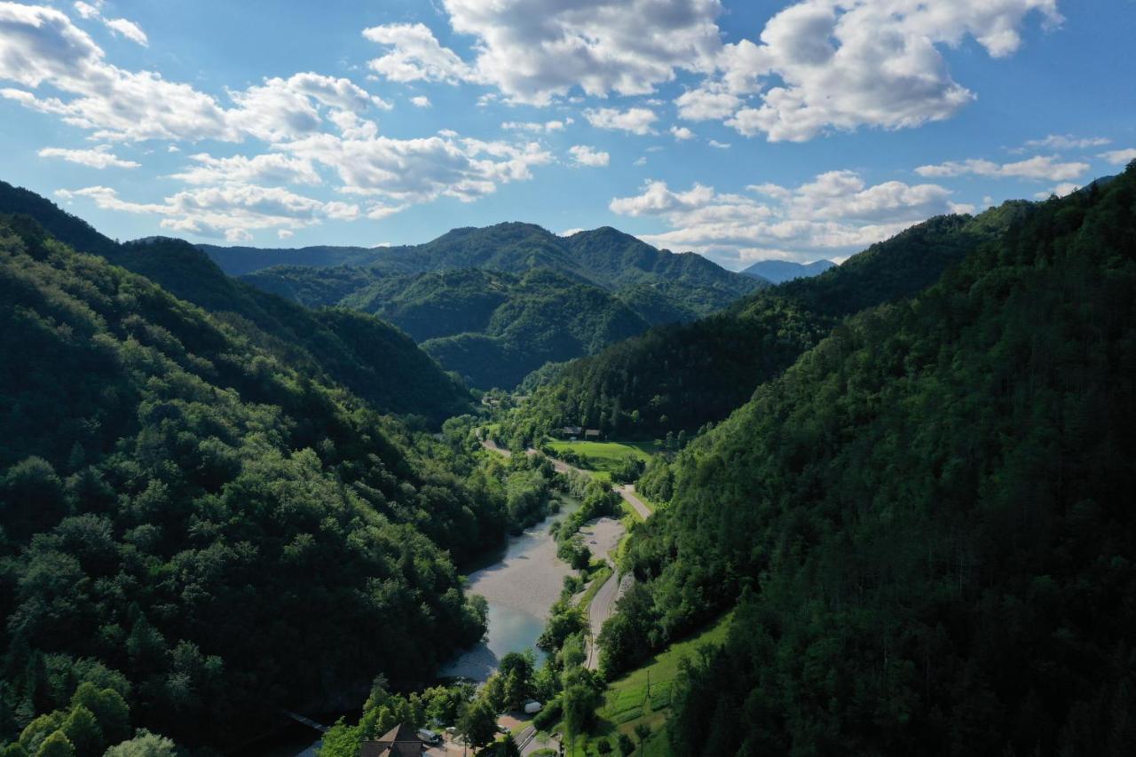 Okrepcevalnica Kurn'K Bed & Breakfast Cerkno Bagian luar foto